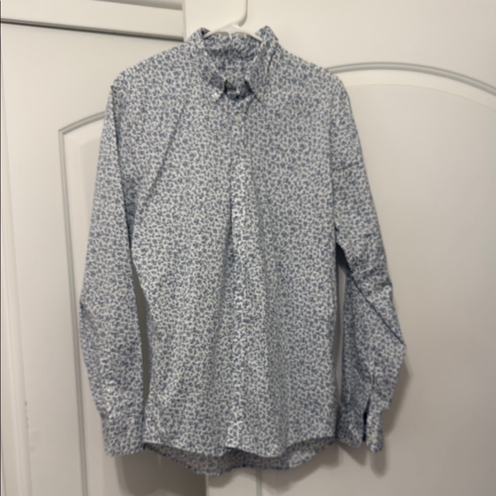 Abercrombie & Fitch Blue and White Casual Button Down Shirt